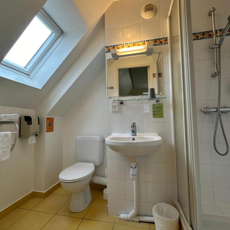 Hôtel de Caen - Standard Double Room 4th Floor - 4