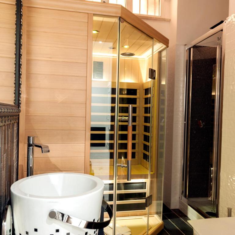 Two Chic Guesthouse - Deluxe Room - 3