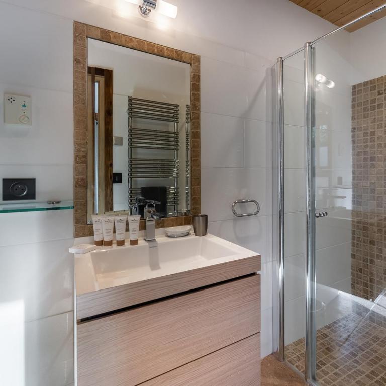 Chalet avec jacuzzi, proche des pistes, pour 10 personnes - Chalet 3 Chambres - 13