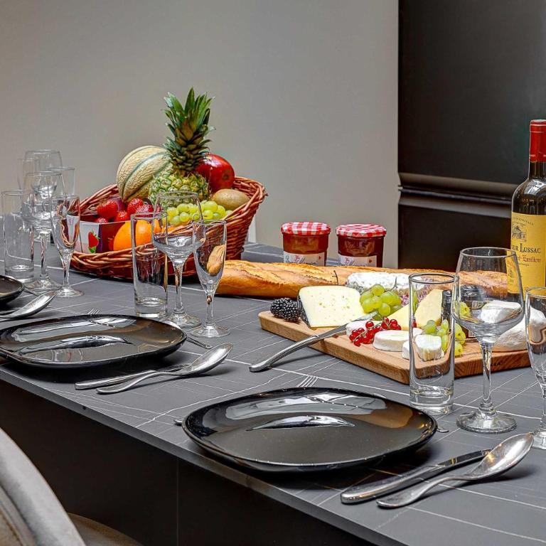 Elegant apartment with AC - 3BR-10P- Le Marais - Three-Bedroom Apartment - 16
