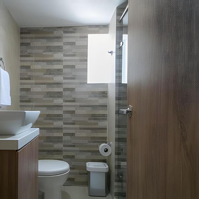 Laurdhomes Laguito Loft Hot Ware 1Bath, lake view - One-Bedroom Apartment - 16