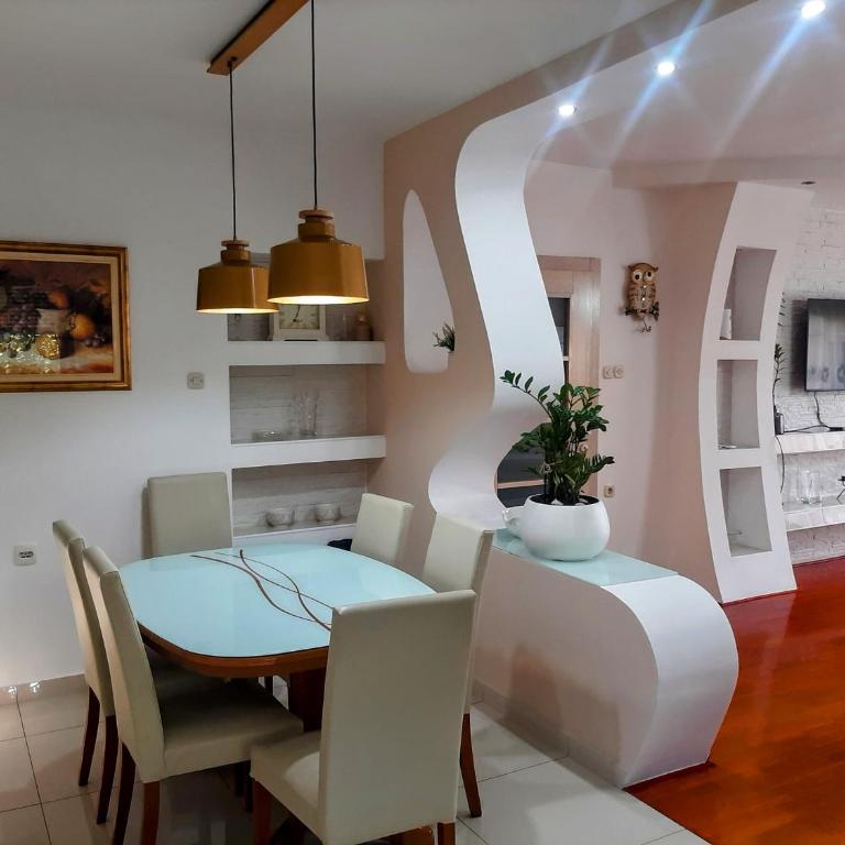 Guest House NO 13 - Three-Bedroom Apartment - 17
