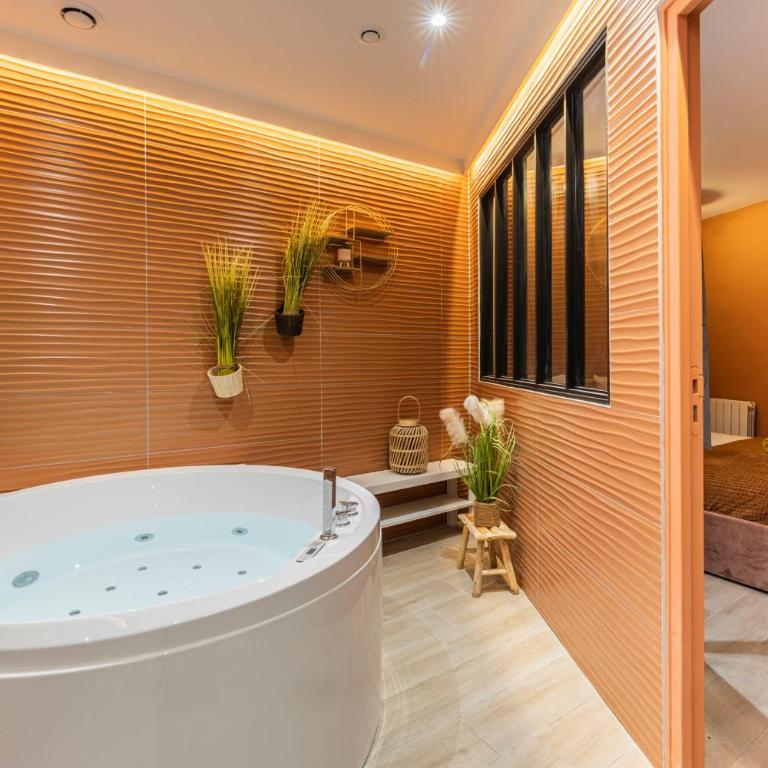 MARAIS POMPIDOU 3e, jacuzzi, 2 chambres, 4 à 6P - Two-Bedroom Apartment - 1