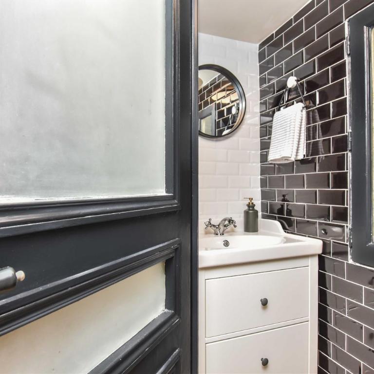 Magnificent apartment- 2BR-6P - Republique - Appartement 2 Chambres - 16