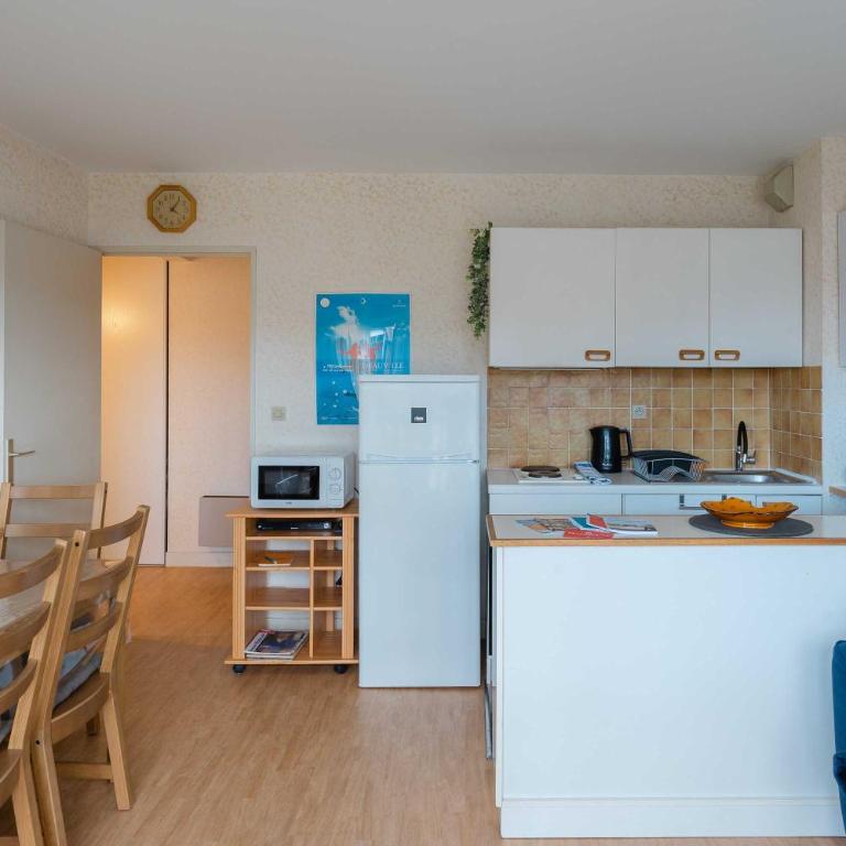 Charming apartment with parking near Place Morny - One-Bedroom Apartment - 10