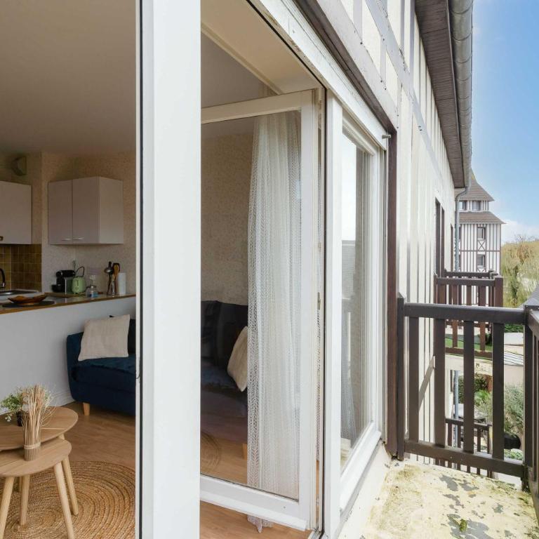 Charming apartment with parking near Place Morny - One-Bedroom Apartment - 5
