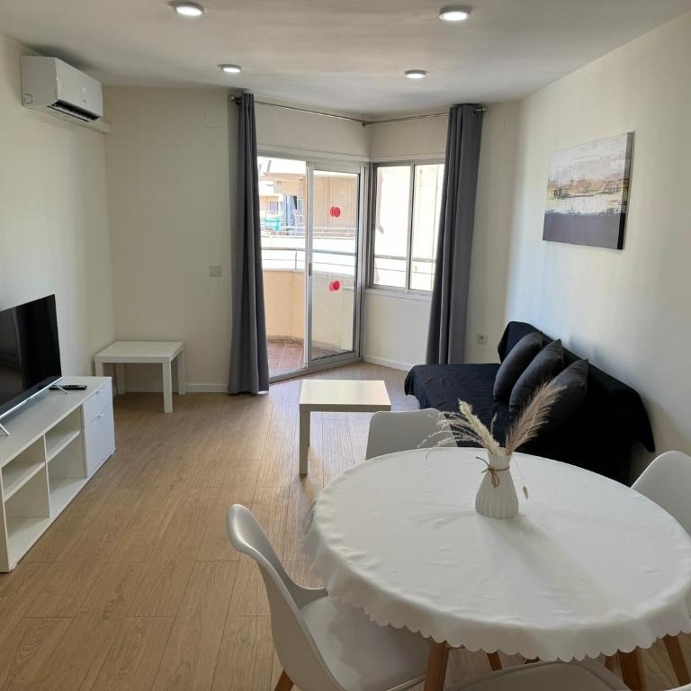 M10 Salou apartaments - One-Bedroom Apartment with Pool View - 7