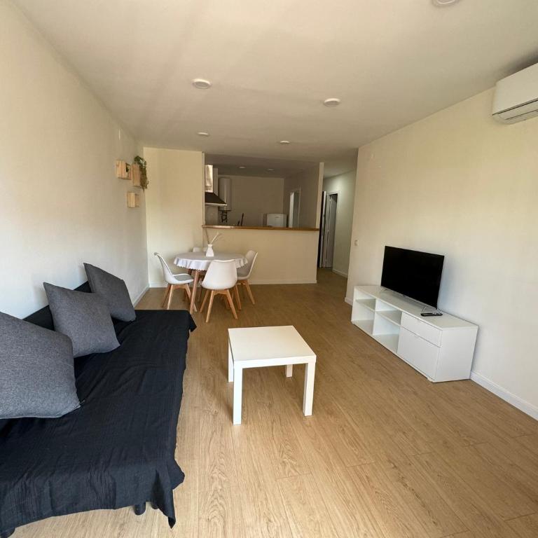 M10 Salou apartaments - One-Bedroom Apartment with Pool View - 8