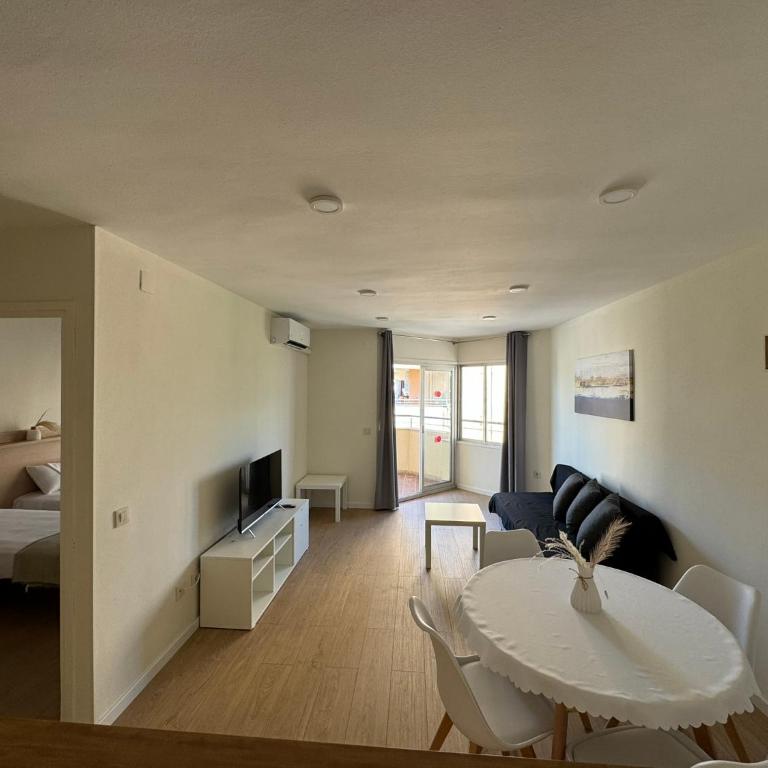 M10 Salou apartaments - One-Bedroom Apartment with Pool View - 9