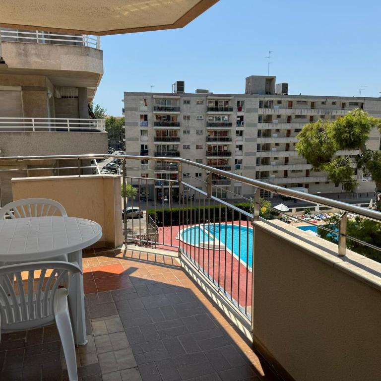 M10 Salou apartaments - One-Bedroom Apartment with Pool View - 6