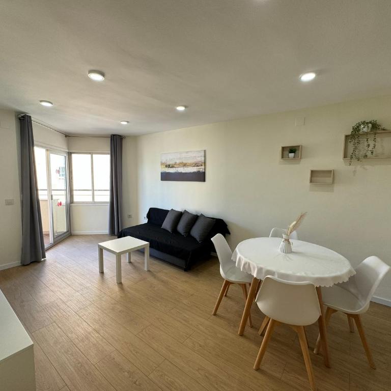 M10 Salou apartaments - One-Bedroom Apartment with Pool View - 16