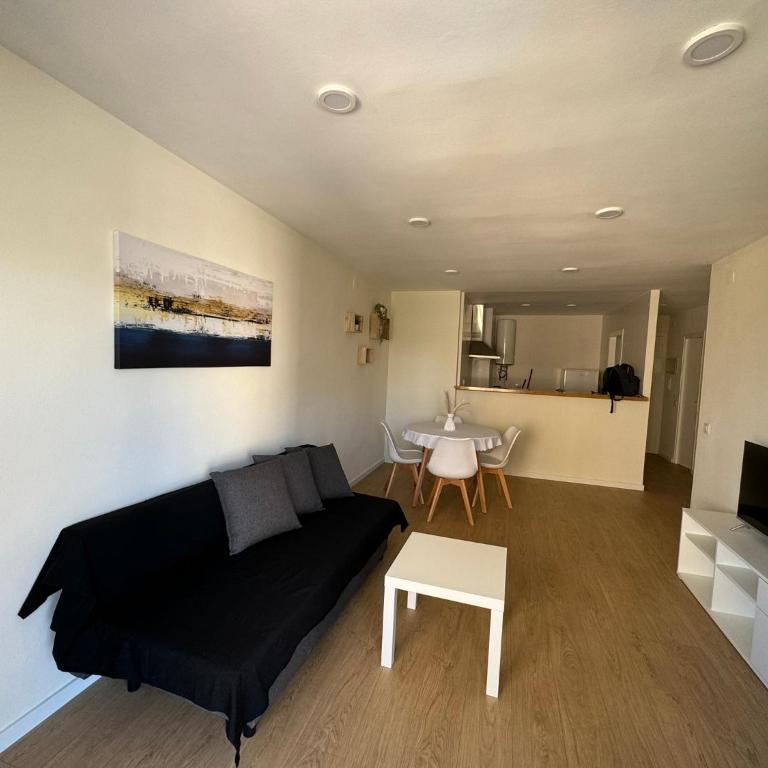 M10 Salou apartaments - One-Bedroom Apartment with Pool View - 17