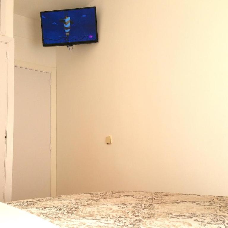 Plaza Madrid Central - Deluxe One-Bedroom Apartment with City View - 7