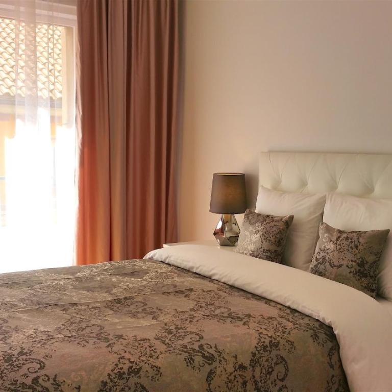 Plaza Madrid Central - Deluxe One-Bedroom Apartment with City View - 9