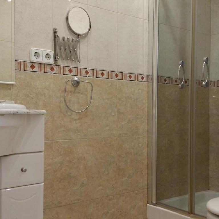 Plaza Madrid Central - Deluxe One-Bedroom Apartment with City View - 11