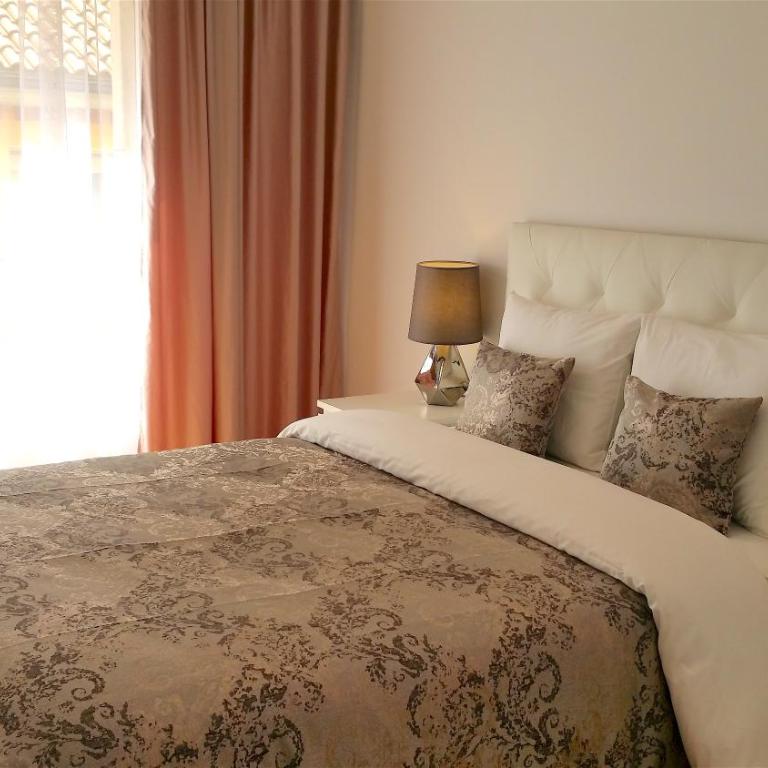 Plaza Madrid Central - Deluxe One-Bedroom Apartment with City View - 12