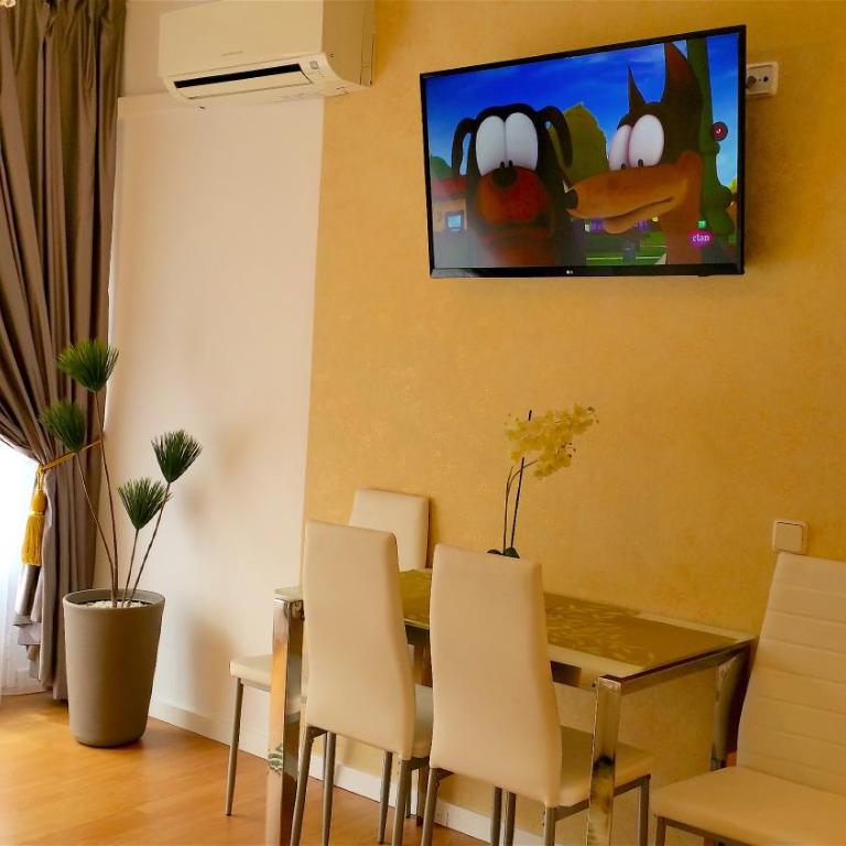 Plaza Madrid Central - Deluxe One-Bedroom Apartment with City View - 17