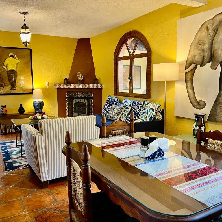Boutique Hotel Casa Camellia - Deluxe Queen Room - 20