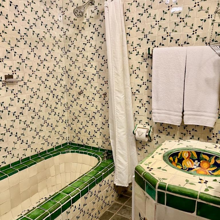 Boutique Hotel Casa Camellia - Deluxe Queen Room - 28