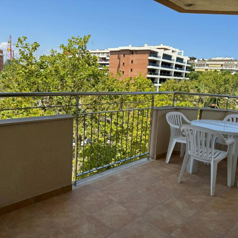 M10 Salou apartaments - Two-Bedroom Apartment with Terrace - 11
