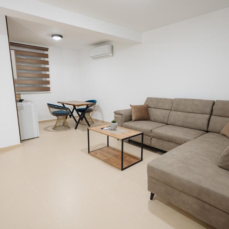 Tara Apartments - Studio - 3