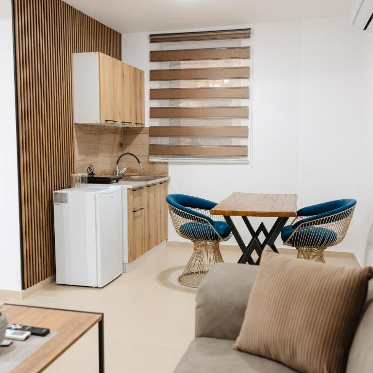 Tara Apartments - Studio - 5