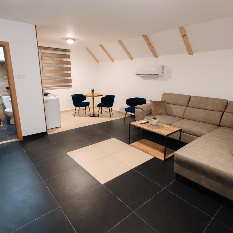 Tara Apartments - Studio - 15