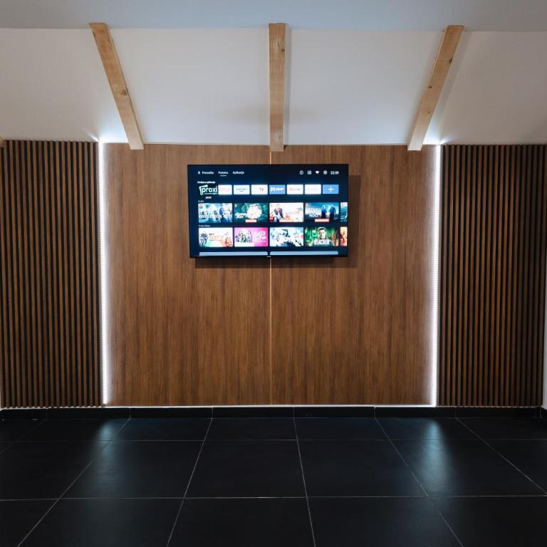 Tara Apartments - Studio - 17