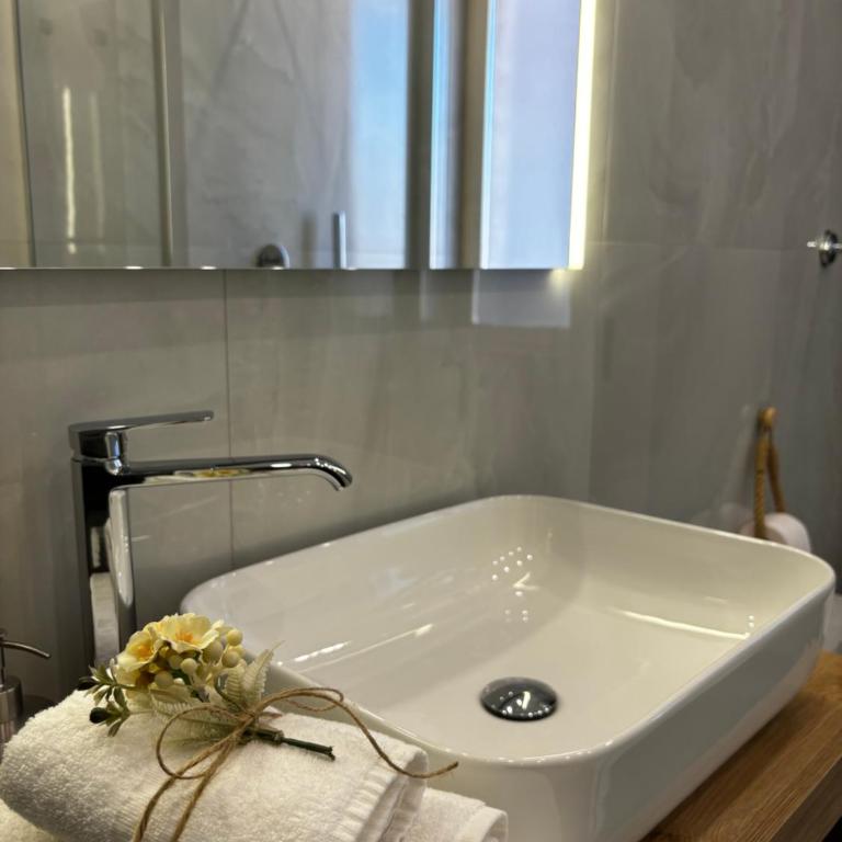 Louis Helen Apartment - Three-Bedroom Apartment - 67