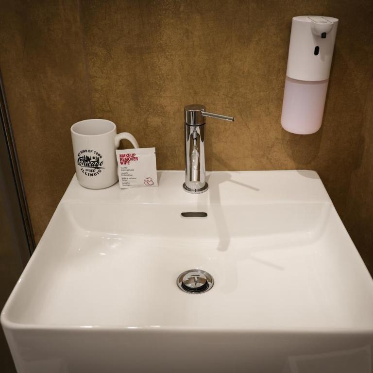 Napoli Into Core - Bed & Breakfast - Camera Matrimoniale con Bagno Privato - 2