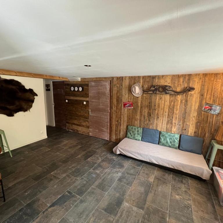 Chalet Privé avec Vue Panoramique sur les Montagnes & Proche LAC - Three-Bedroom Chalet - 26