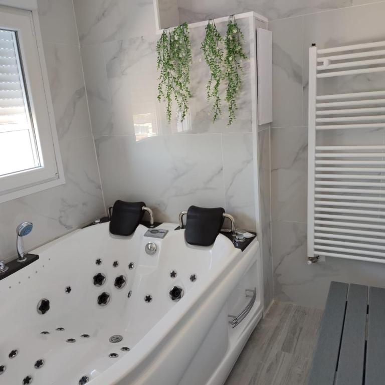 Apartamento con Jacuzzi: El Rincón de las Delicias - One-Bedroom Apartment - 23