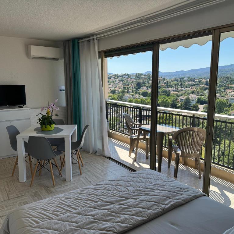 My Resid Appart Cannes vue marina et vue montagne - Studio with Mountain View - 4