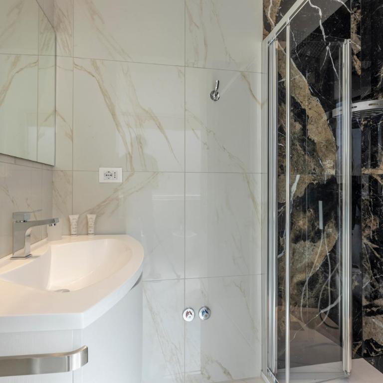 Ilenia's Boutique Rooms - Camera Matrimoniale Deluxe con Balcone - 7