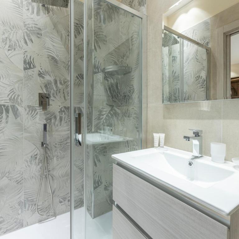 Ilenia's Boutique Rooms - Camera Matrimoniale Deluxe con Balcone - 8