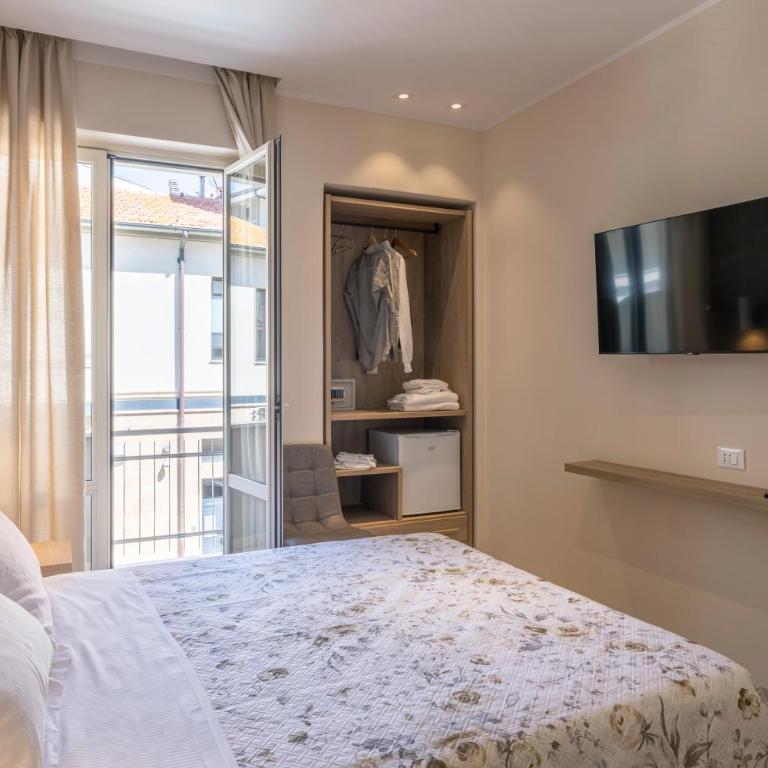 Ilenia's Boutique Rooms - Camera Matrimoniale Deluxe con Balcone - 4