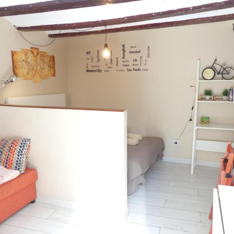 Loft bajo vivienda centro de Valencia-Carmen - One-Bedroom Apartment - 13