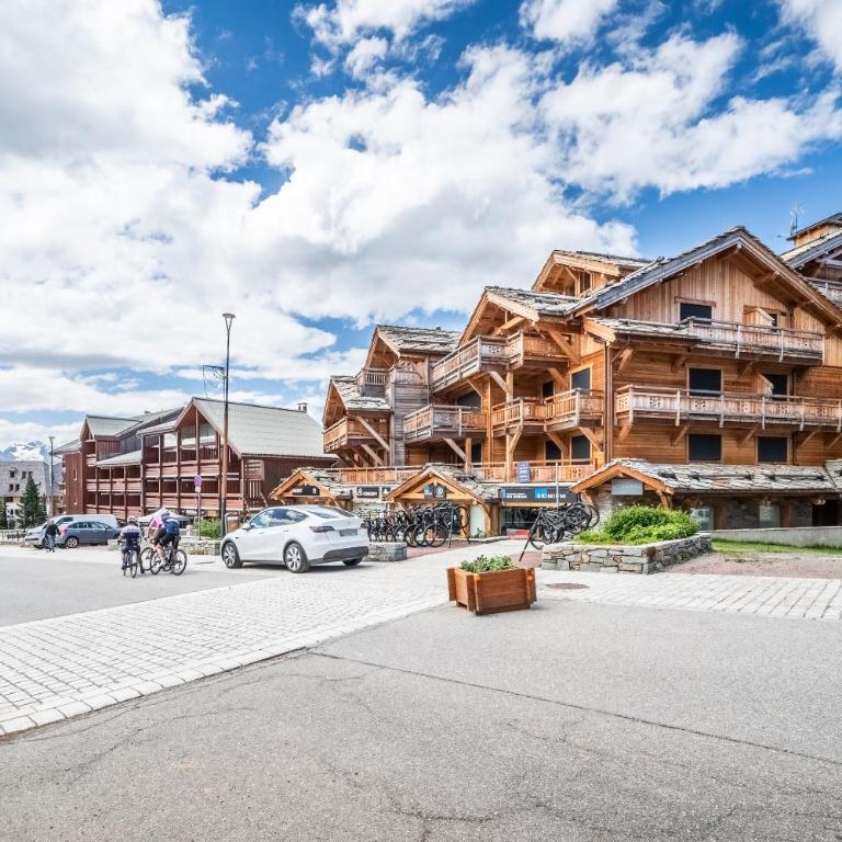 Apartment Sipo Alpe D'Huez - by EMERALD STAY - Three-Bedroom Apartment - 45