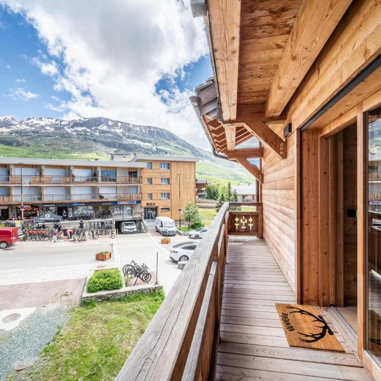 Apartment Sipo Alpe D'Huez - by EMERALD STAY - Three-Bedroom Apartment - 50