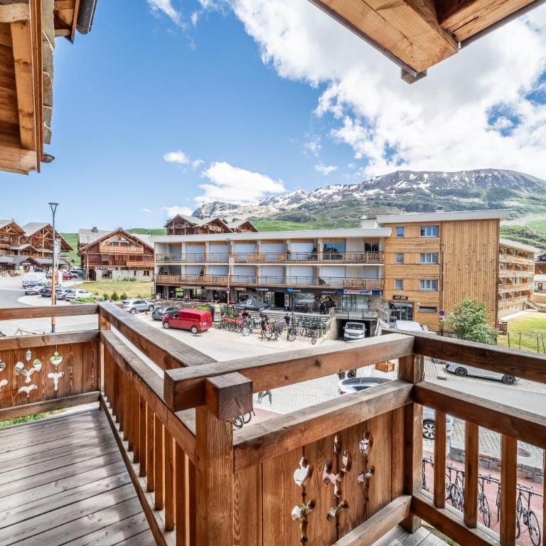 Apartment Sipo Alpe D'Huez - by EMERALD STAY - Three-Bedroom Apartment - 52