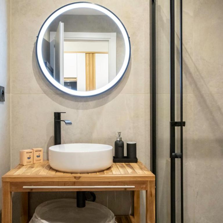 #51 Staywizus - 1BDR Massena, central 5 min to the beach AC - Appartement 1 Chambre - 24