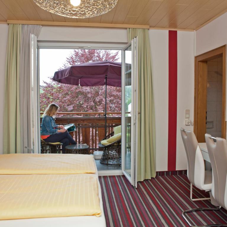 Simply Rooms - Doppelzimmer mit Balkon - 4