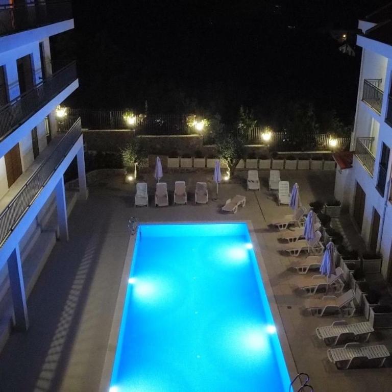 Lavander Apartment W Pool and Private Beach - One-Bedroom Apartment - 3