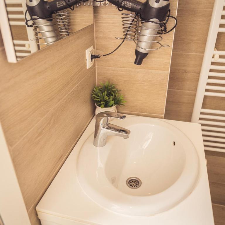 Hotel Tazz - River Front Oasis Collection - Standard Double Room - 4