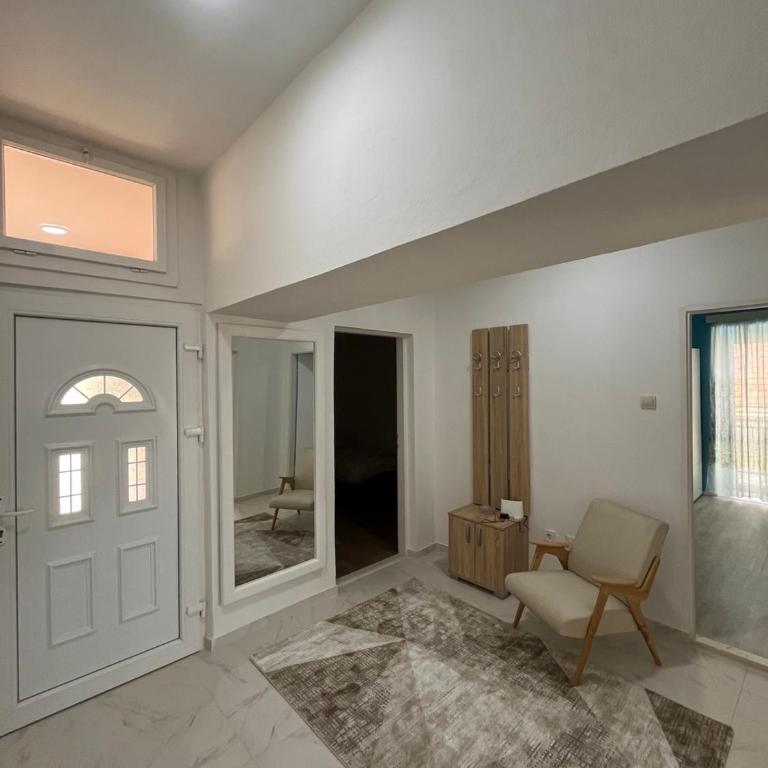 Apartman Katarina - Kanli Kula - Three-Bedroom Apartment with Balcony - 28