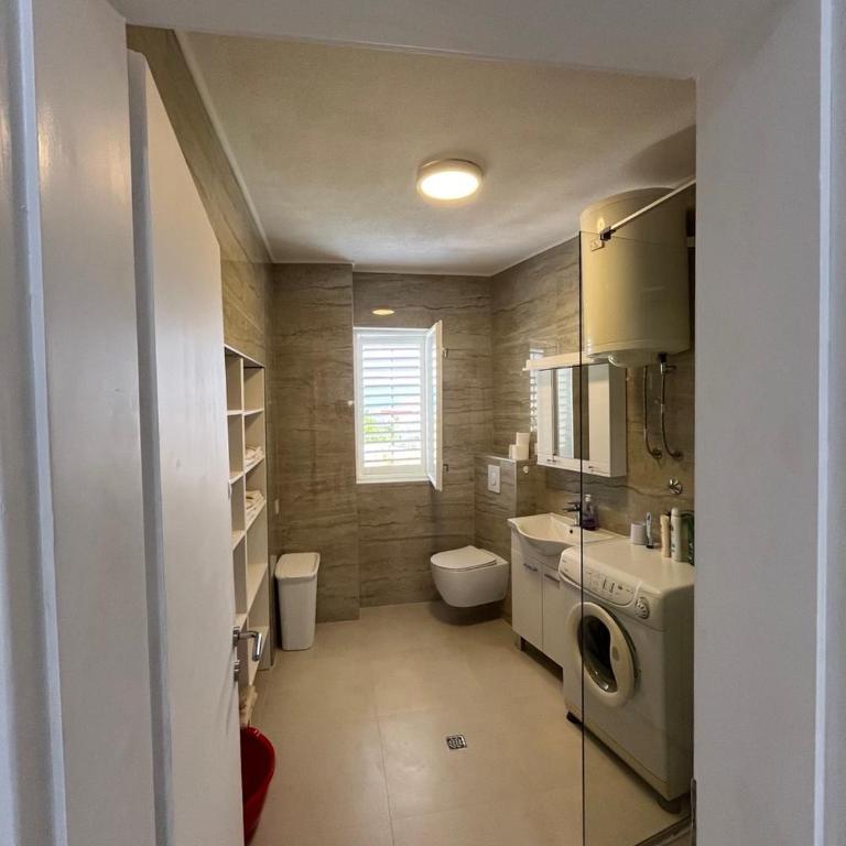 Apartman Katarina - Kanli Kula - Three-Bedroom Apartment with Balcony - 18