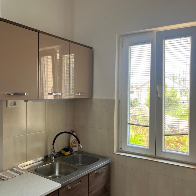 Apartman Katarina - Kanli Kula - Three-Bedroom Apartment with Balcony - 9