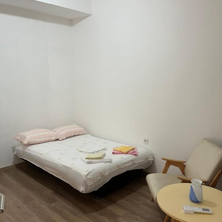 Apartman Katarina - Kanli Kula - Three-Bedroom Apartment with Balcony - 22