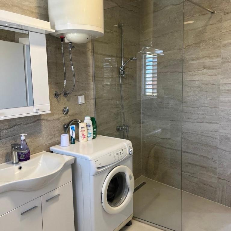 Apartman Katarina - Kanli Kula - Three-Bedroom Apartment with Balcony - 8