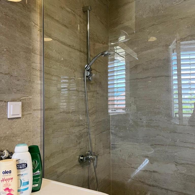 Apartman Katarina - Kanli Kula - Three-Bedroom Apartment with Balcony - 25